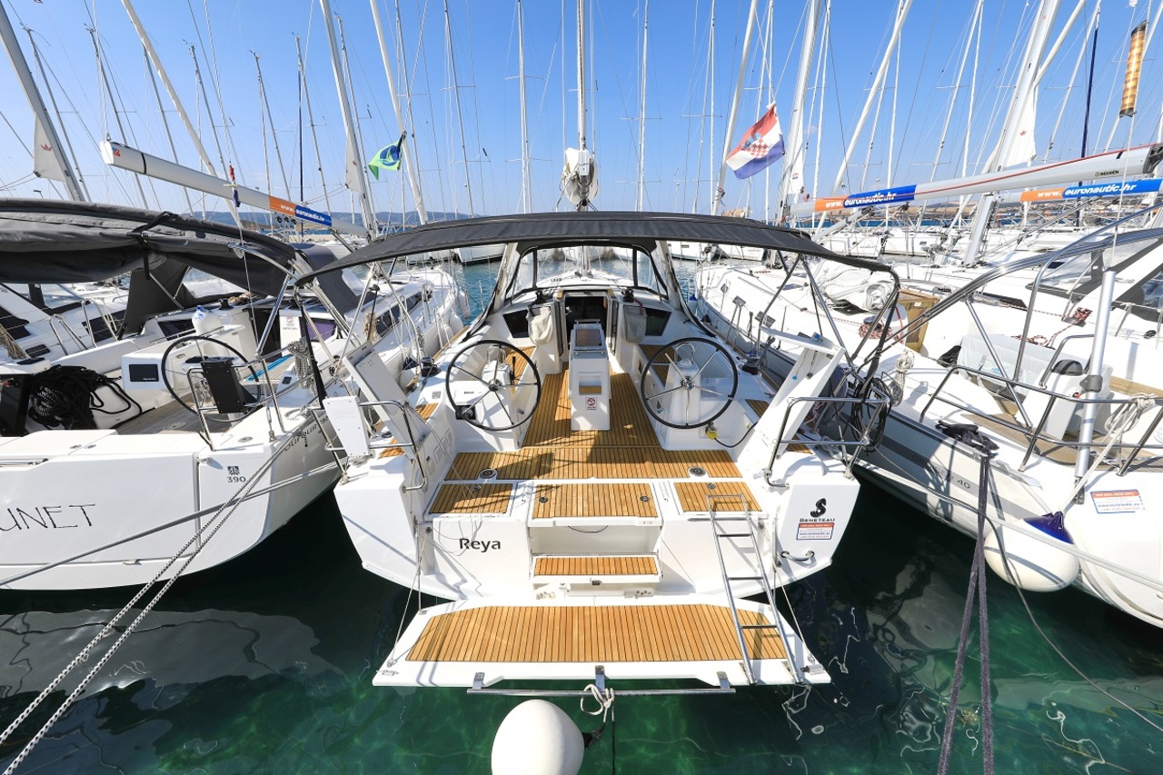 yacht-10274208 image-1