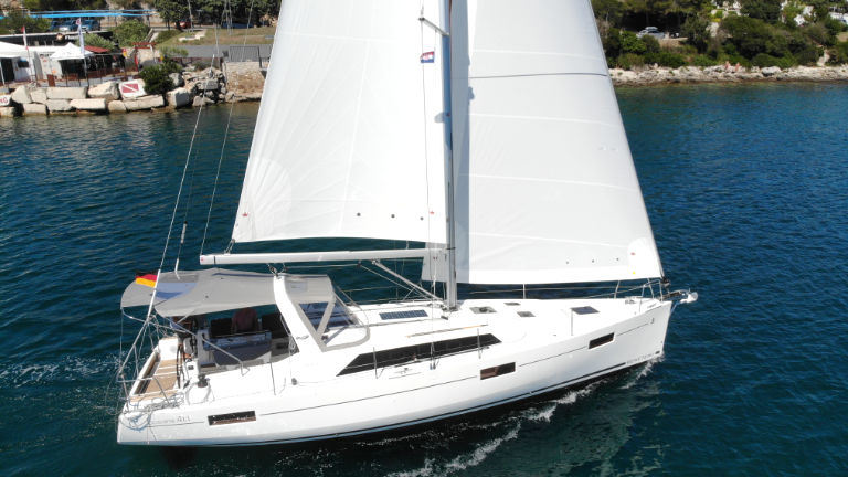 yacht-10300693 image-1