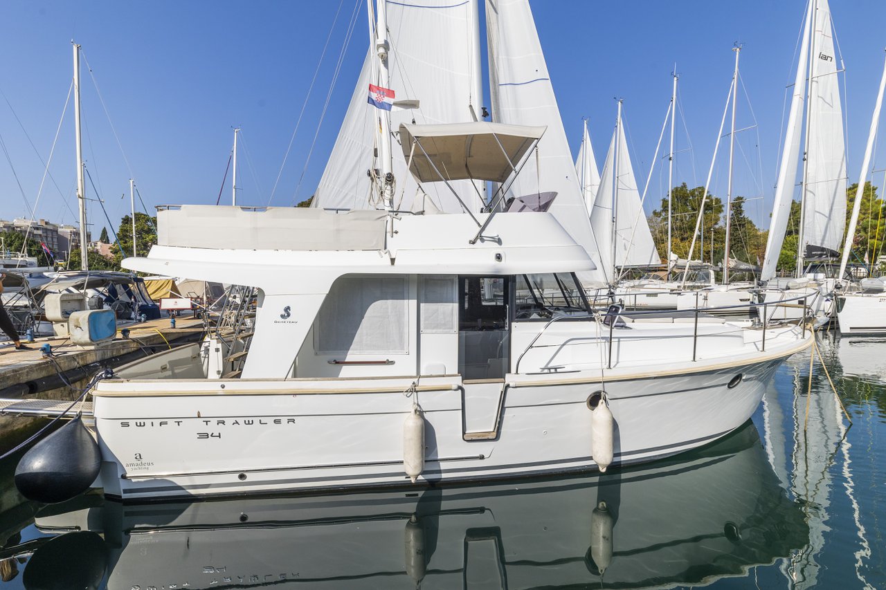 yacht-10380137 image-1
