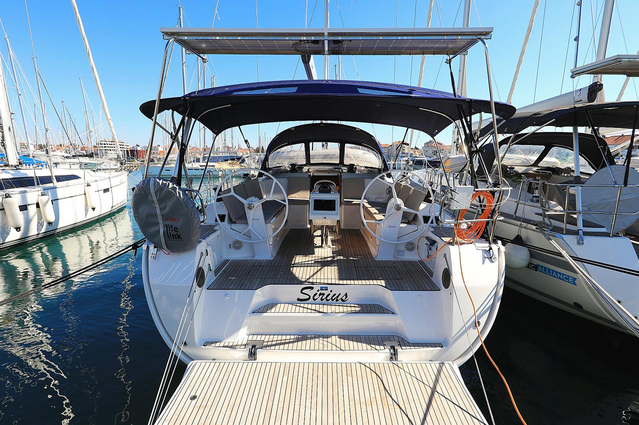 yacht-10396934 image-1