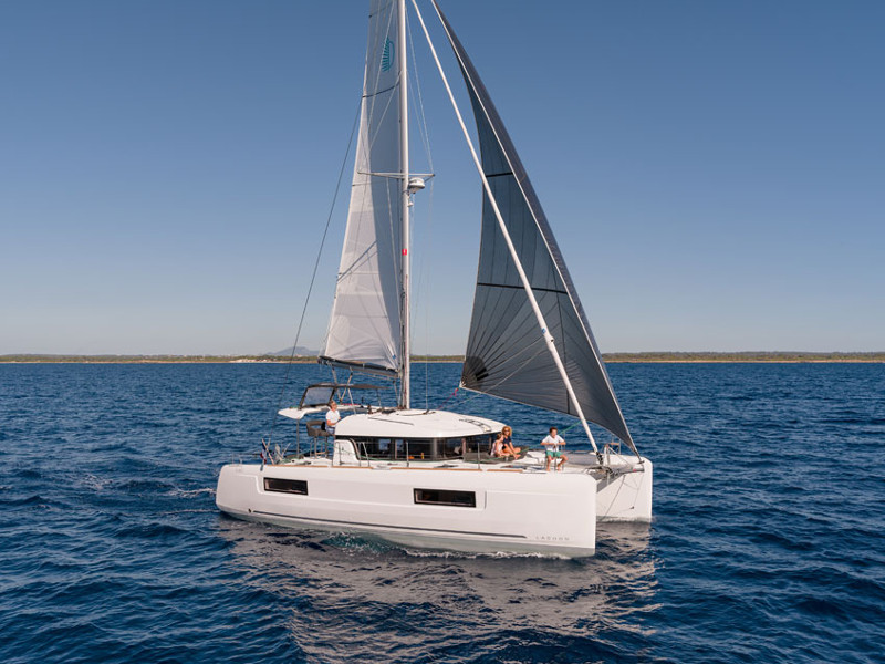 yacht-10403954 image-1