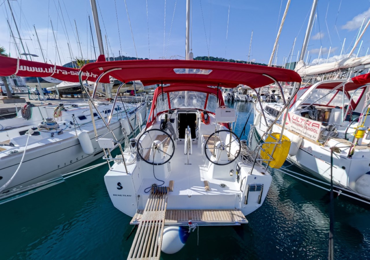 yacht-10513905 image-1