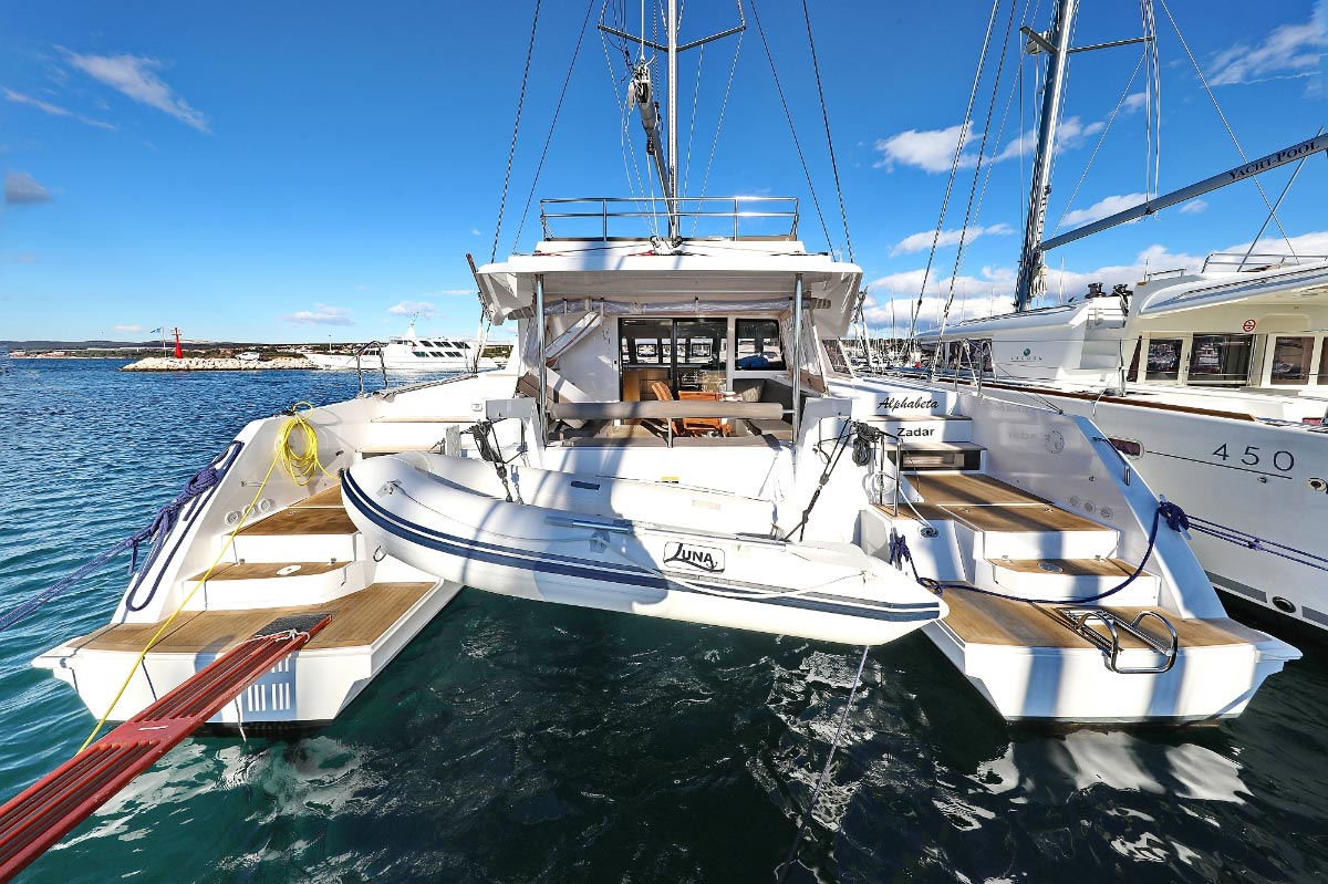 yacht-1051514 image-1