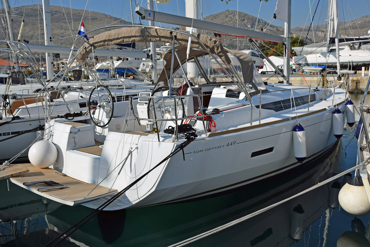 yacht-1302262 image-1