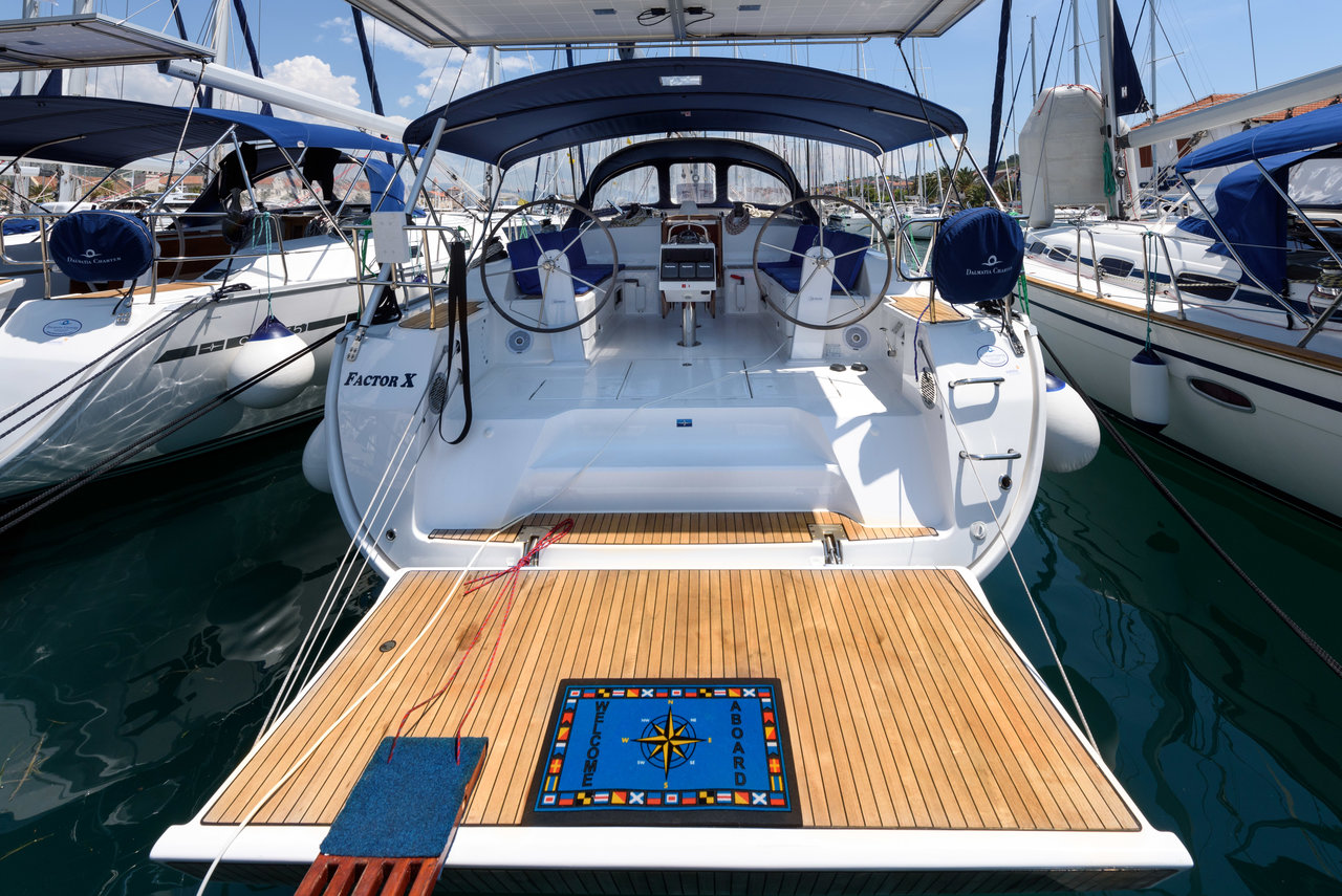 yacht-1310013 image-1