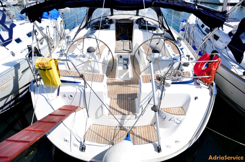 yacht-133770 image-1