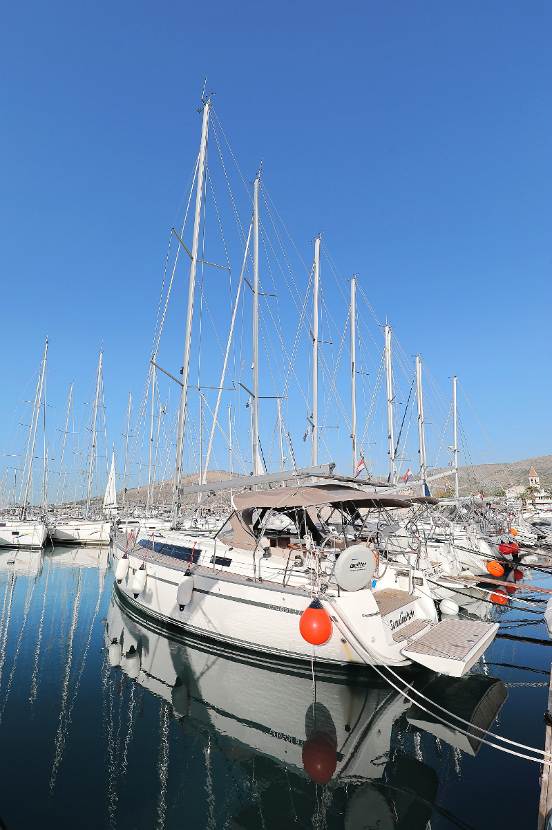 yacht-1363692 image-1