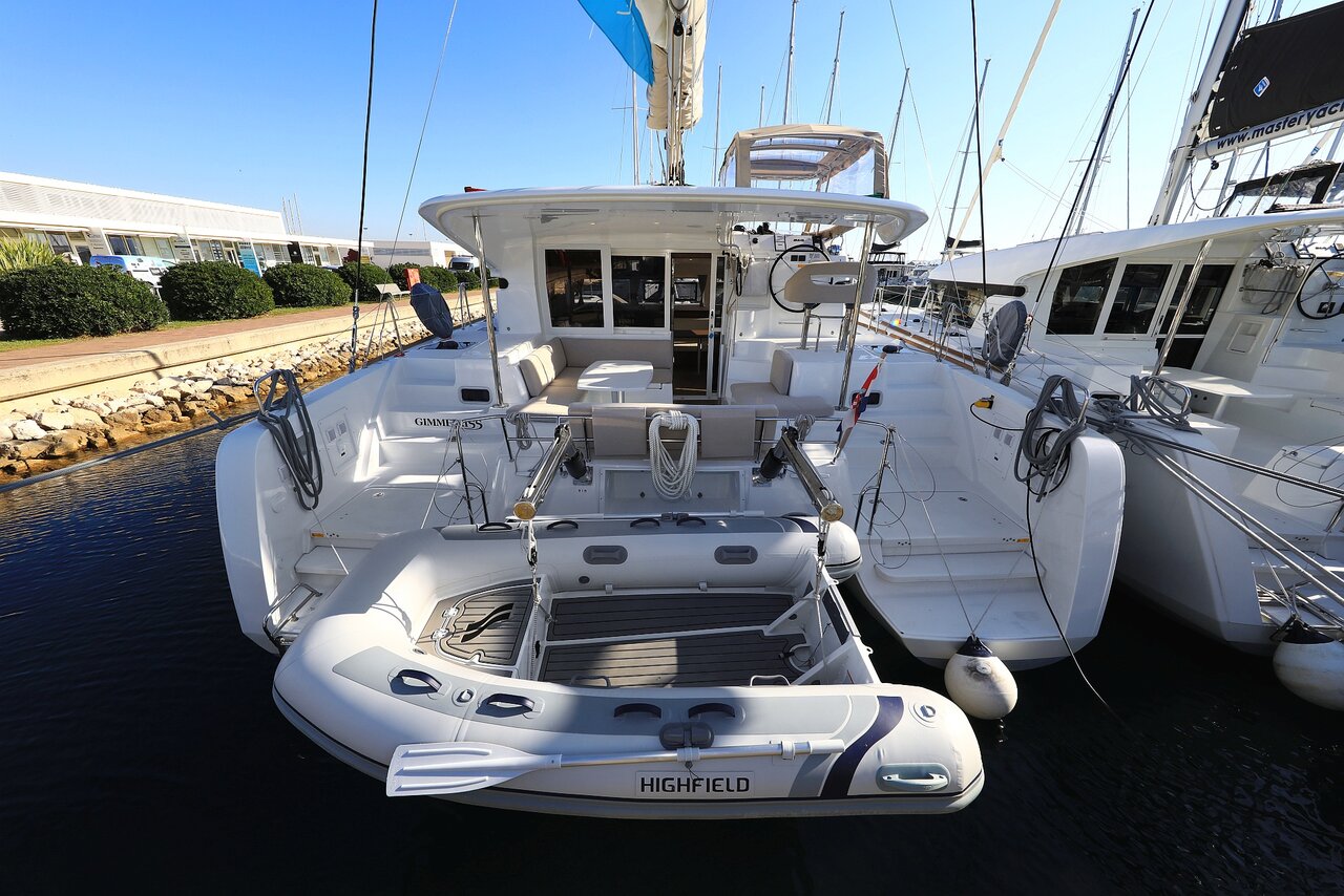 yacht-14425924 image-1