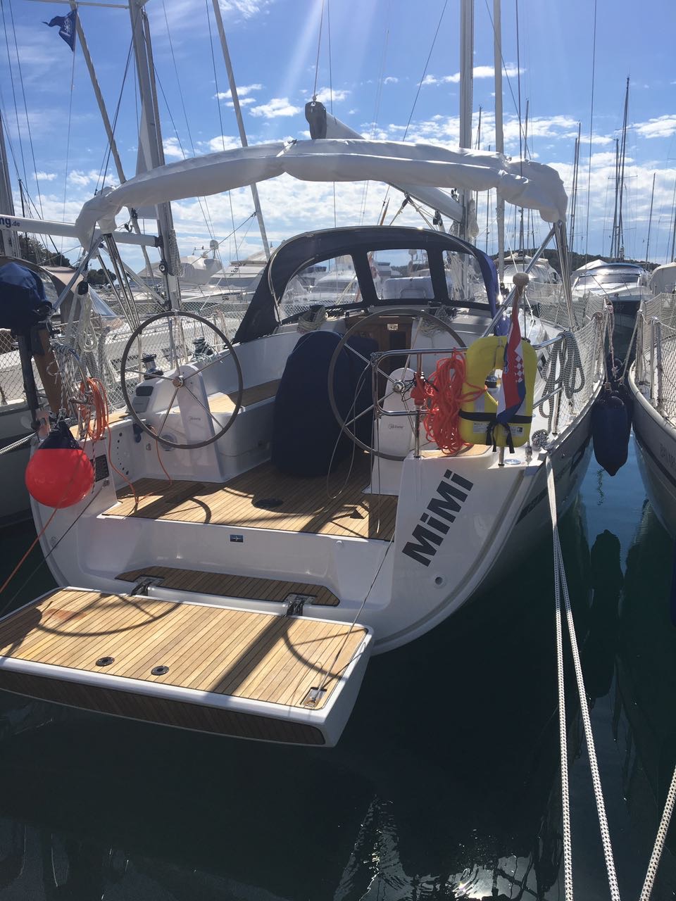 yacht-1532140 image-1