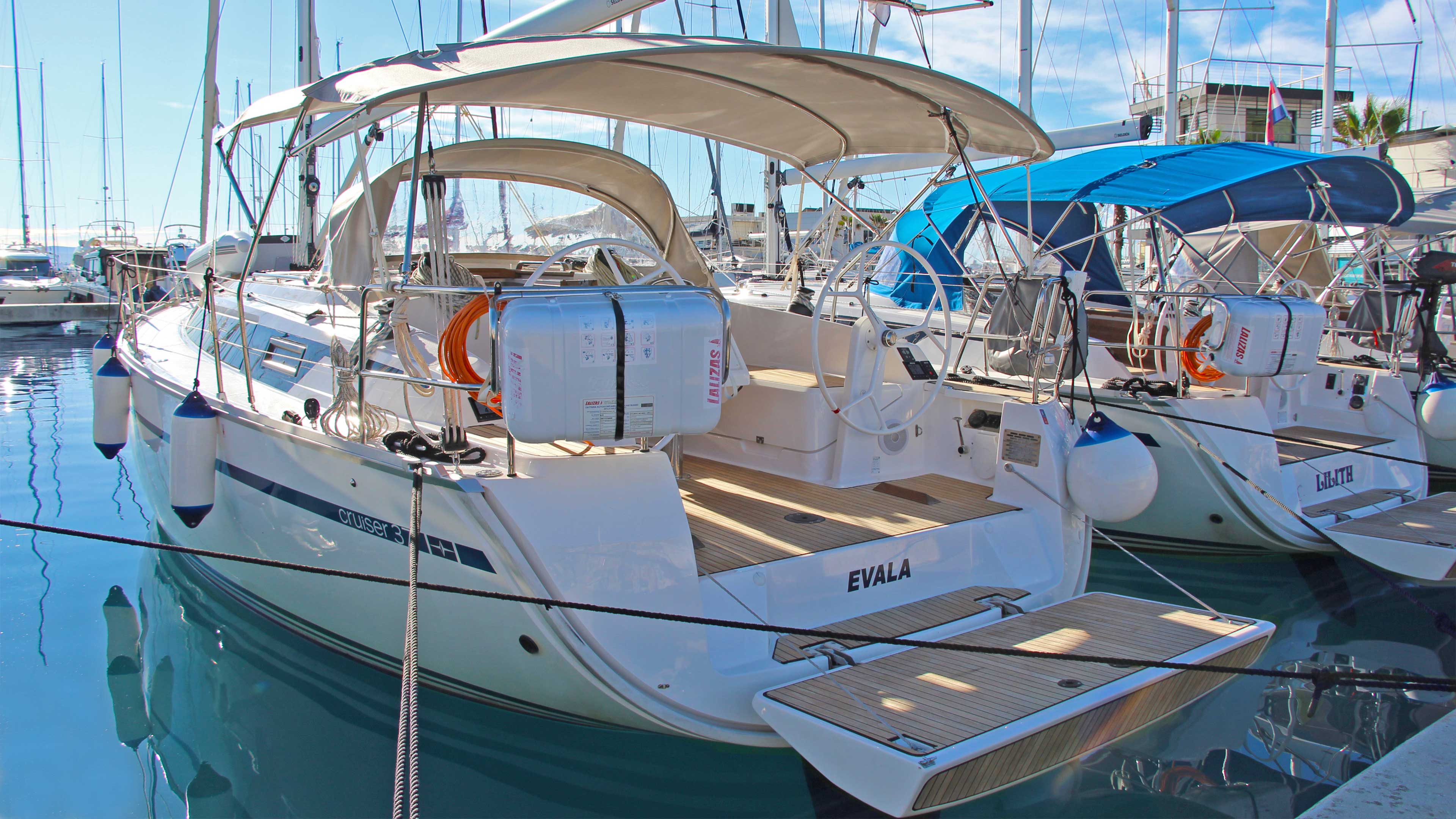 yacht-23092874 image-1