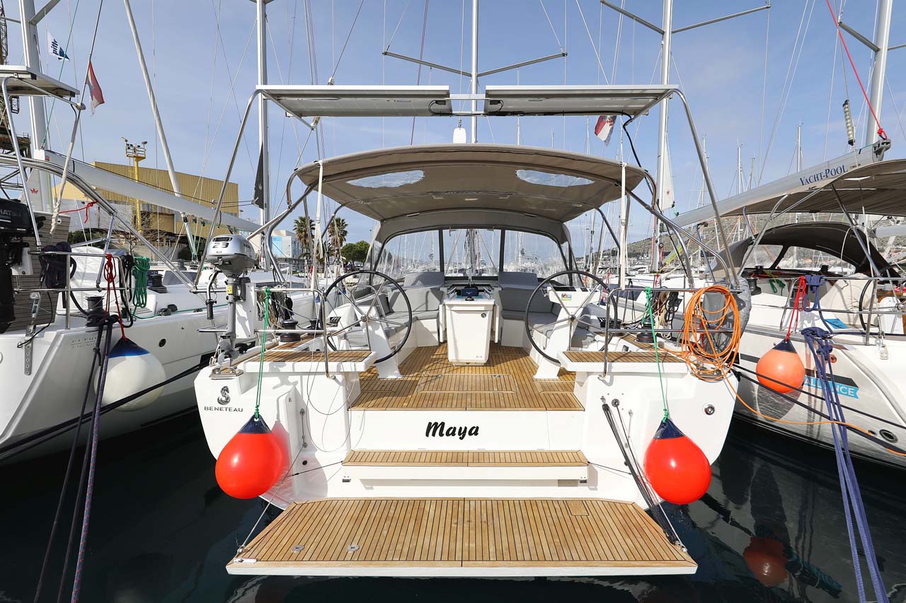 yacht-23336935 image-1