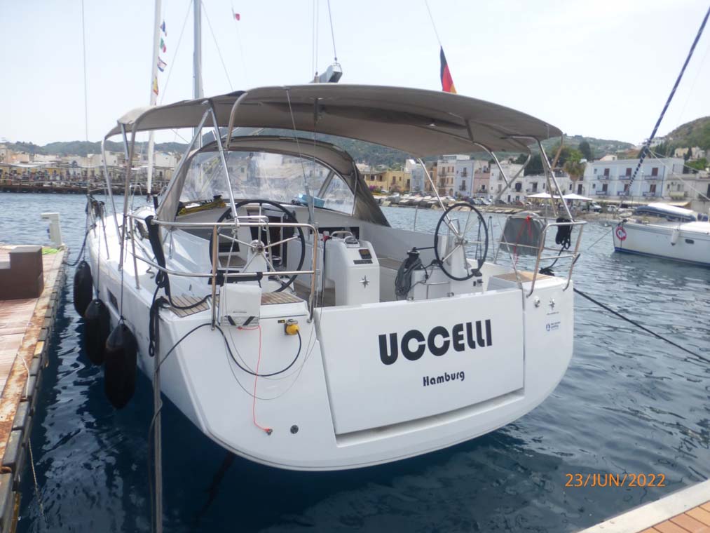 yacht-23902212 image-1