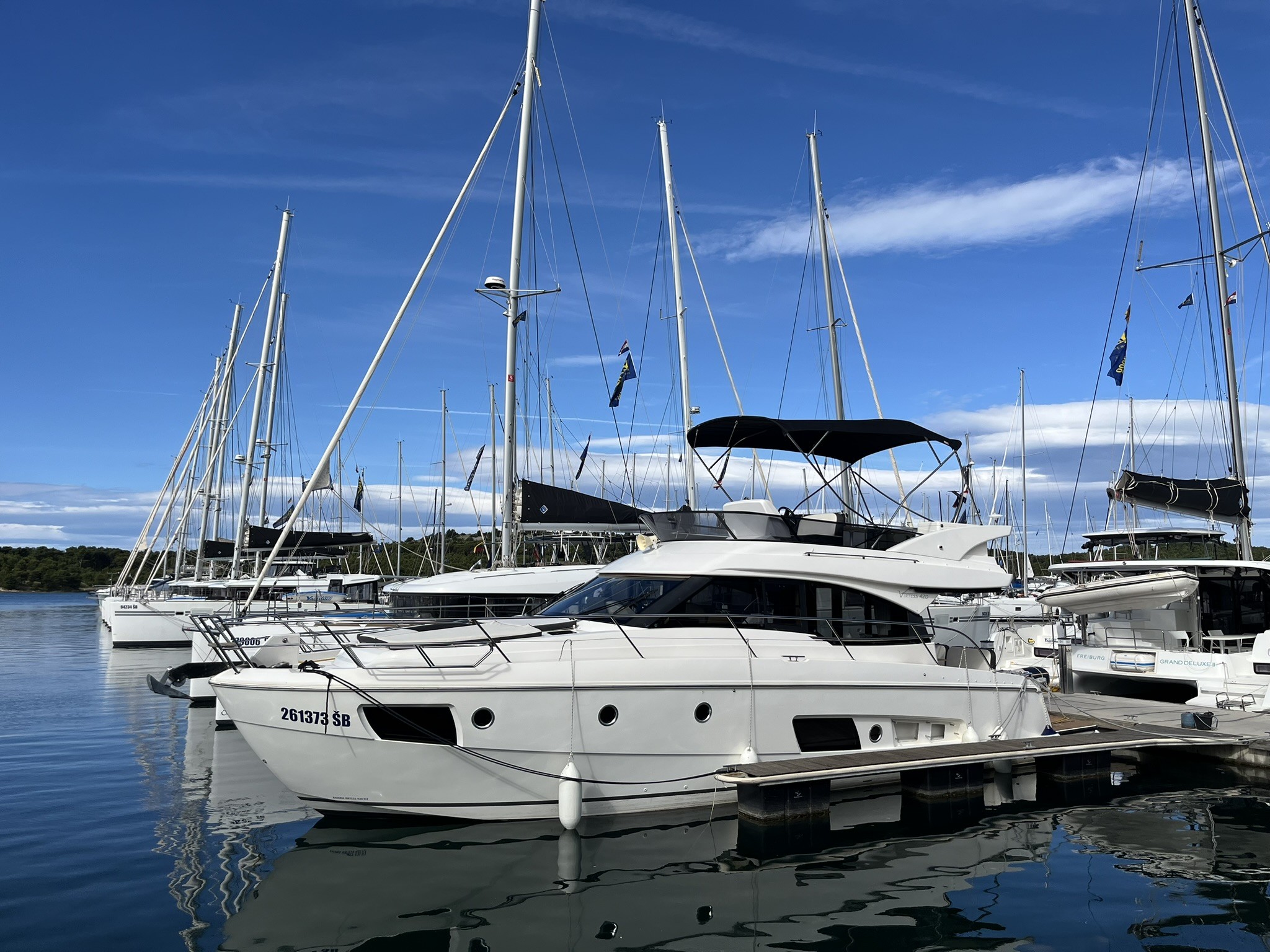 yacht-Bavaria Virtess 420 Fly-image-3