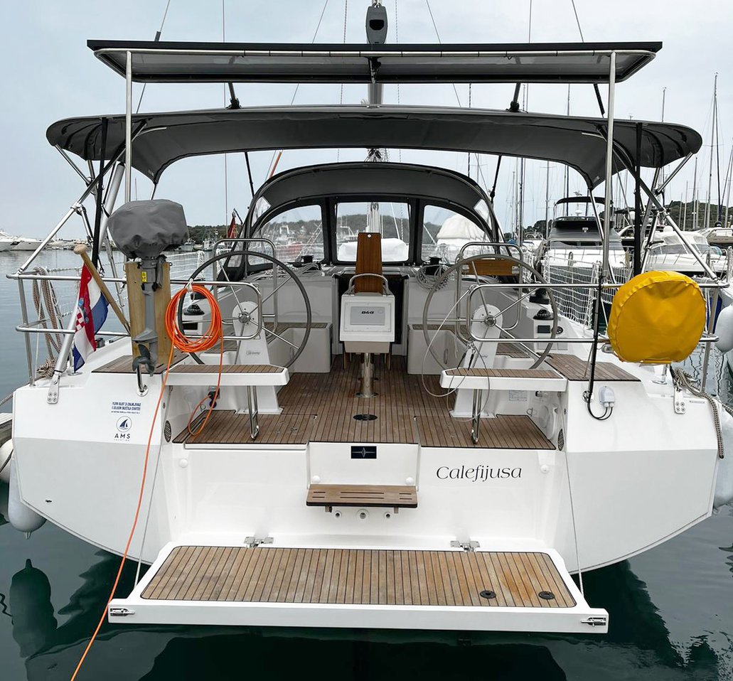 yacht-29923222 image-1