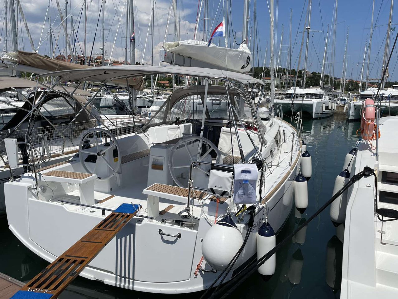 yacht-30418243 image-1