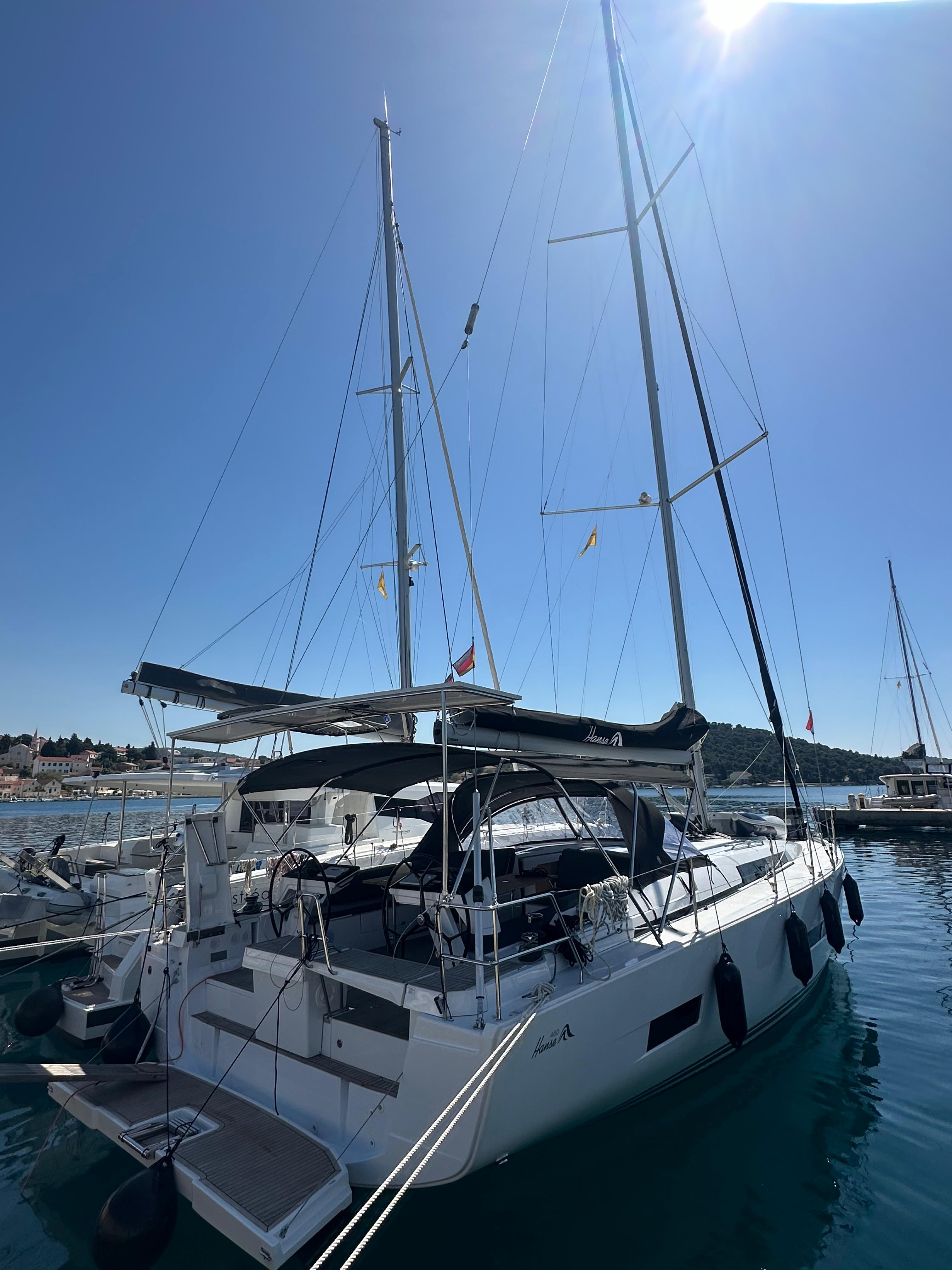 yacht-30816986 image-1