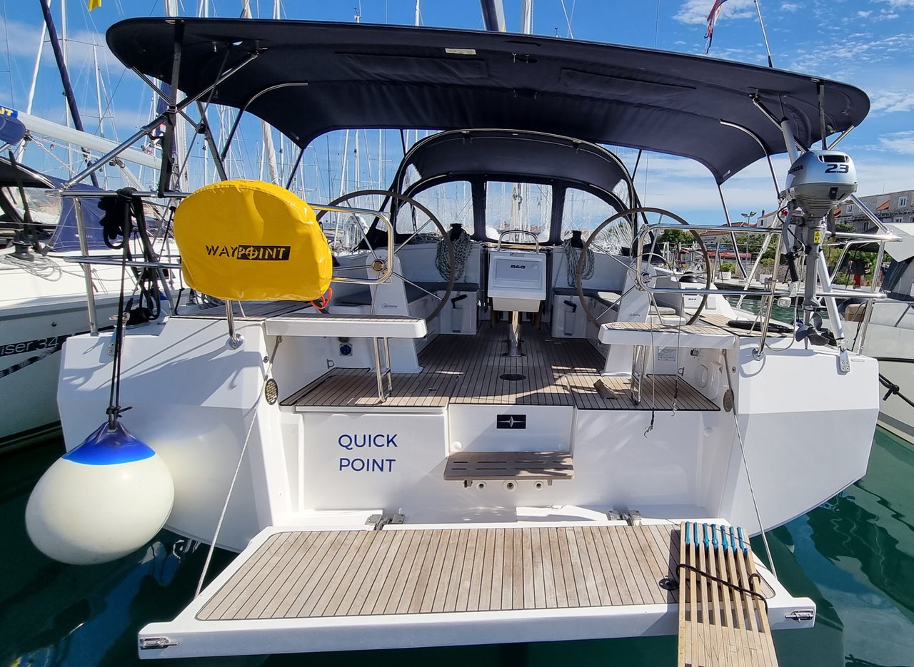 yacht-31829921 image-1