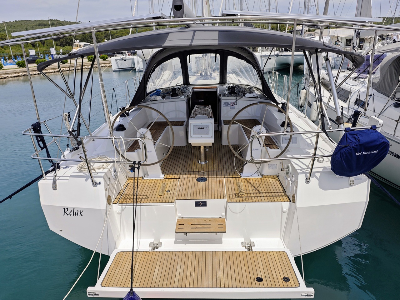 yacht-32056885 image-1