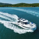 yacht-32056889 image-5