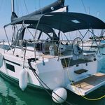 yacht-32269218 image-1