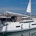 yacht-32309176 image-1