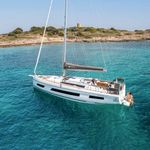 yacht-34339762 image-1