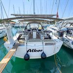 yacht-35293620 image-1