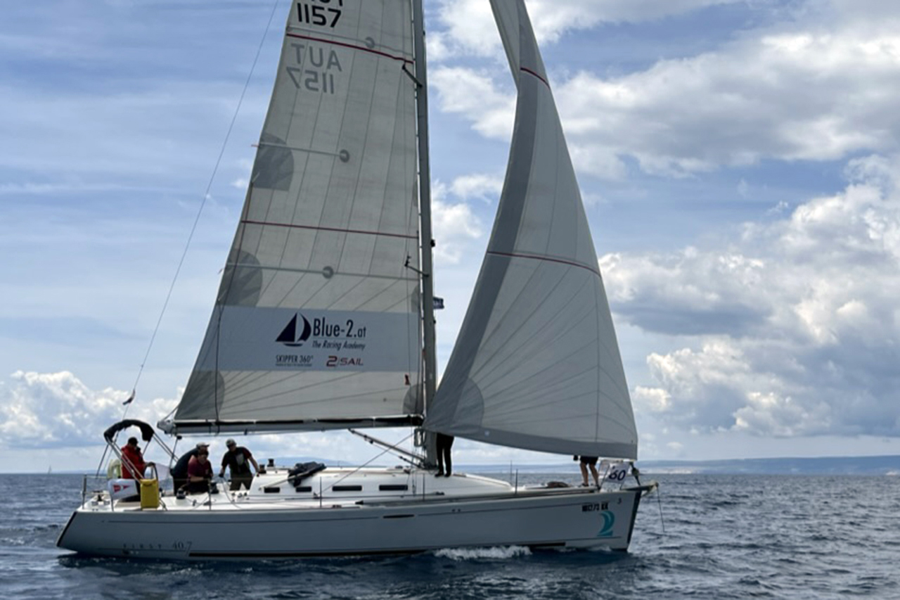 yacht-37511156 image-1