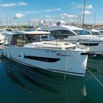 yacht-38537931 image-1