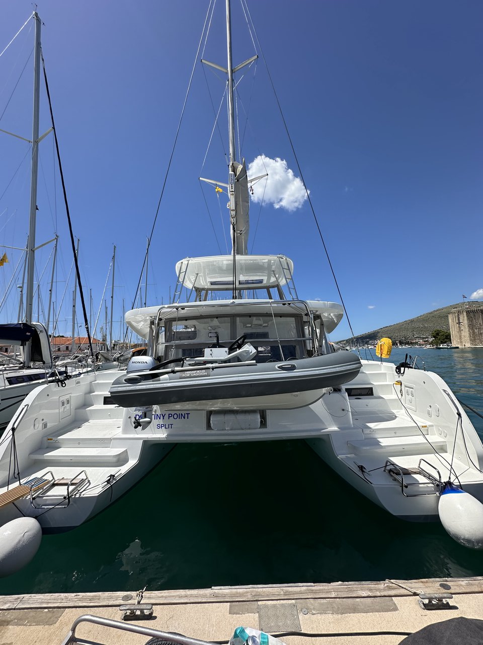 yacht-39042930 image-1