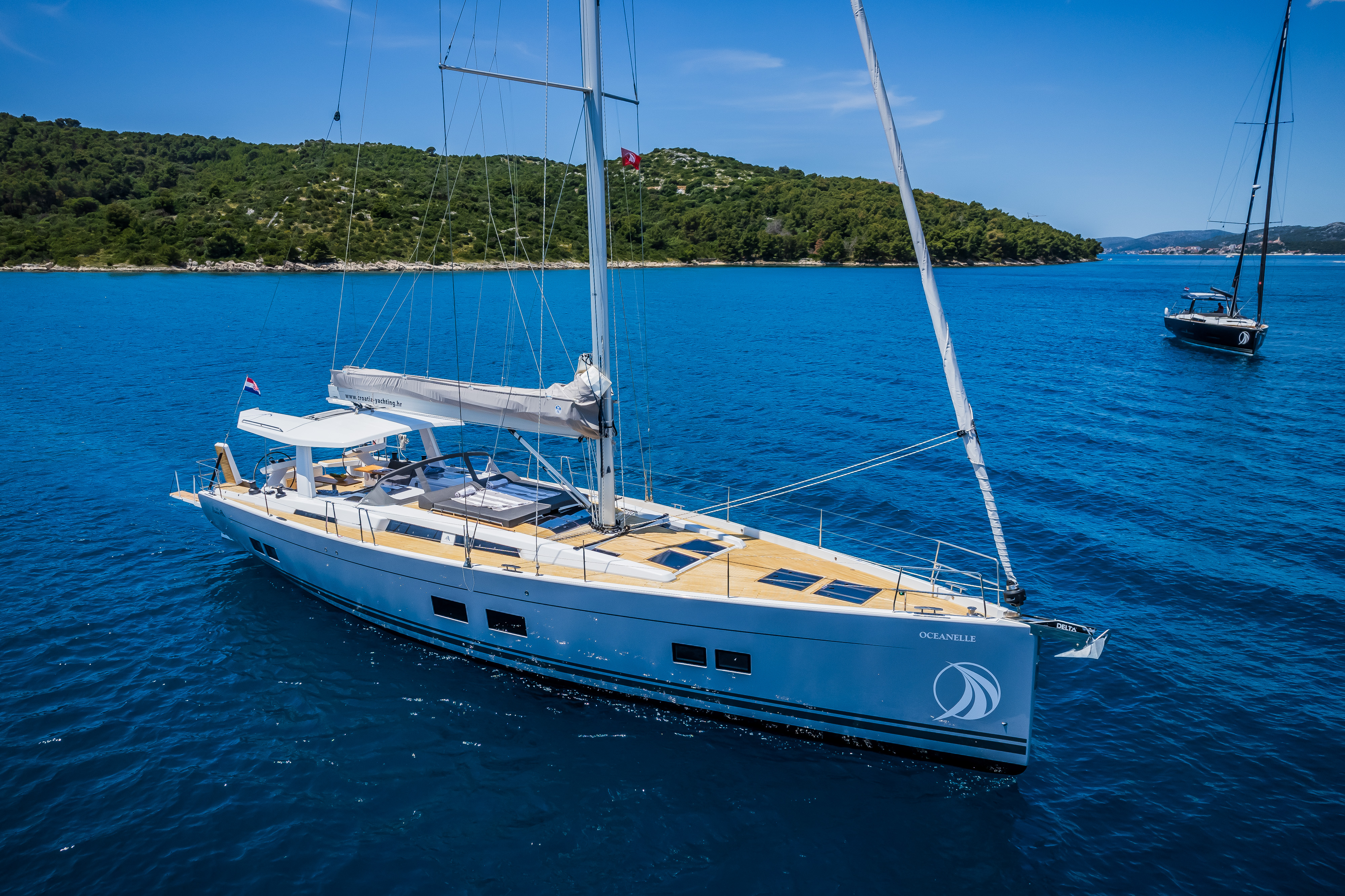 yacht-39170145 image-1