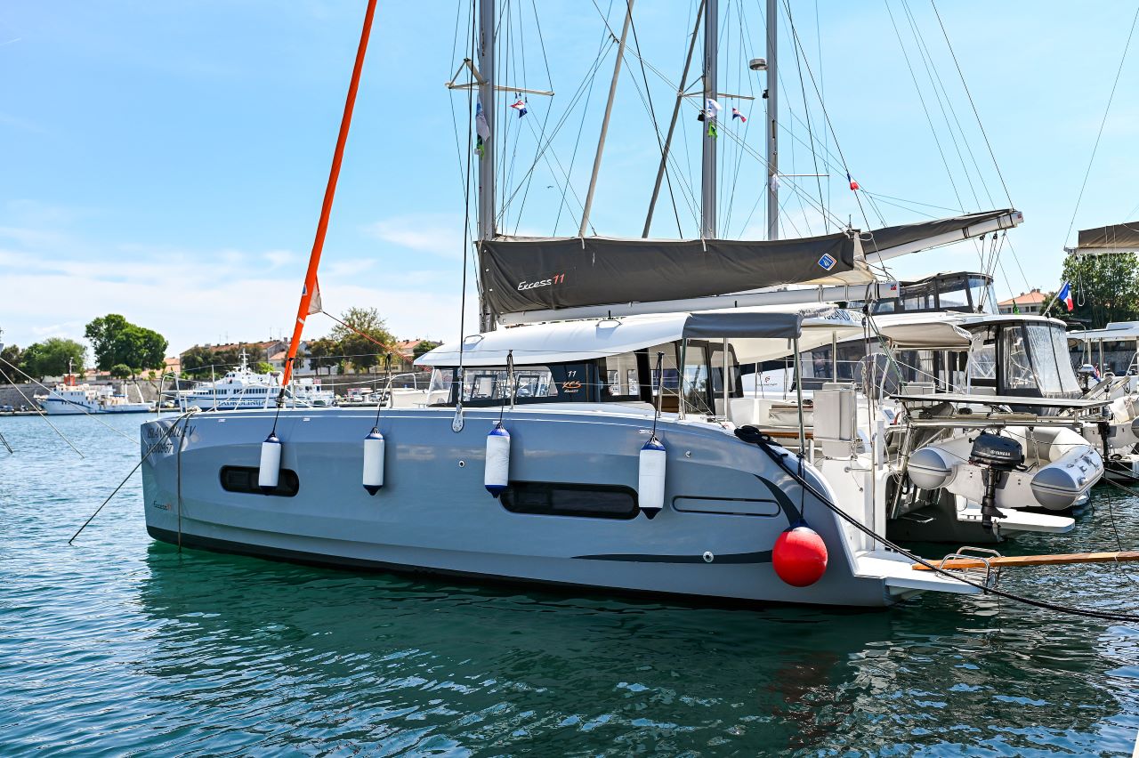 yacht-39170973 image-1