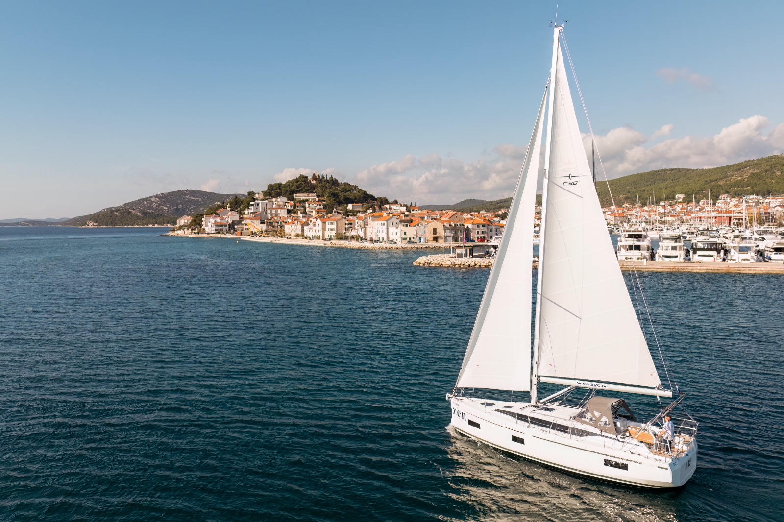 yacht-39251608 image-1