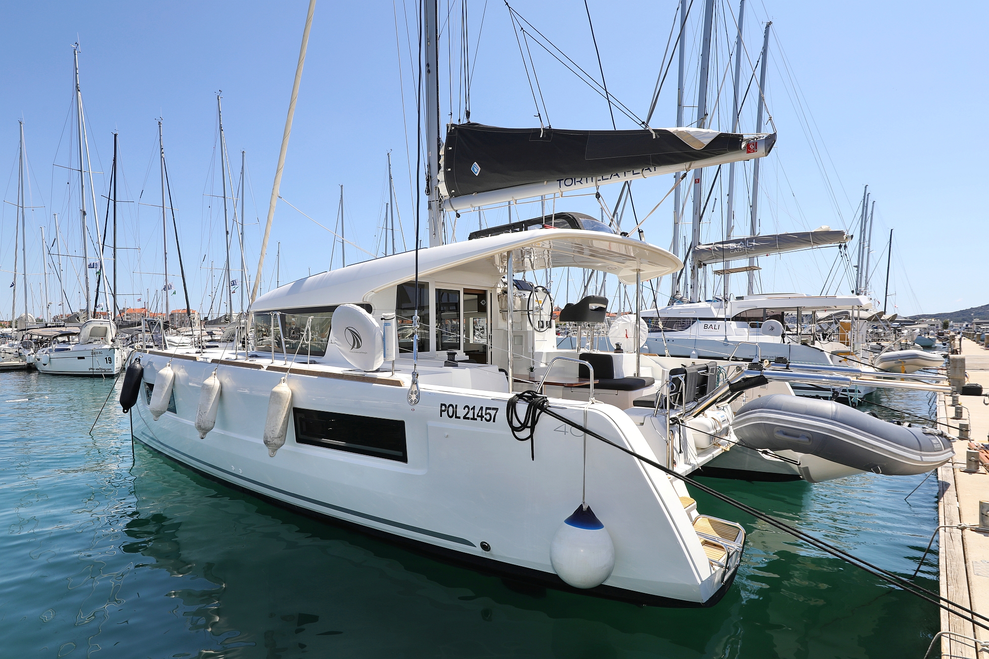 yacht-39302010 image-1