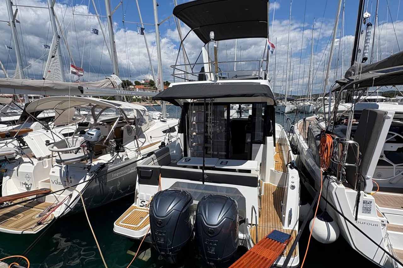 yacht-39322363 image-1