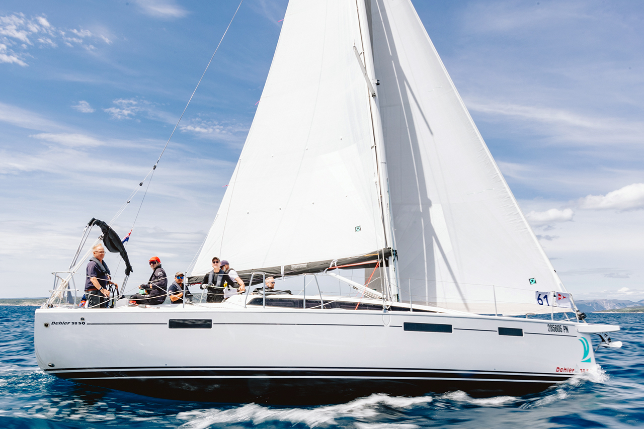 yacht-39322514 image-1