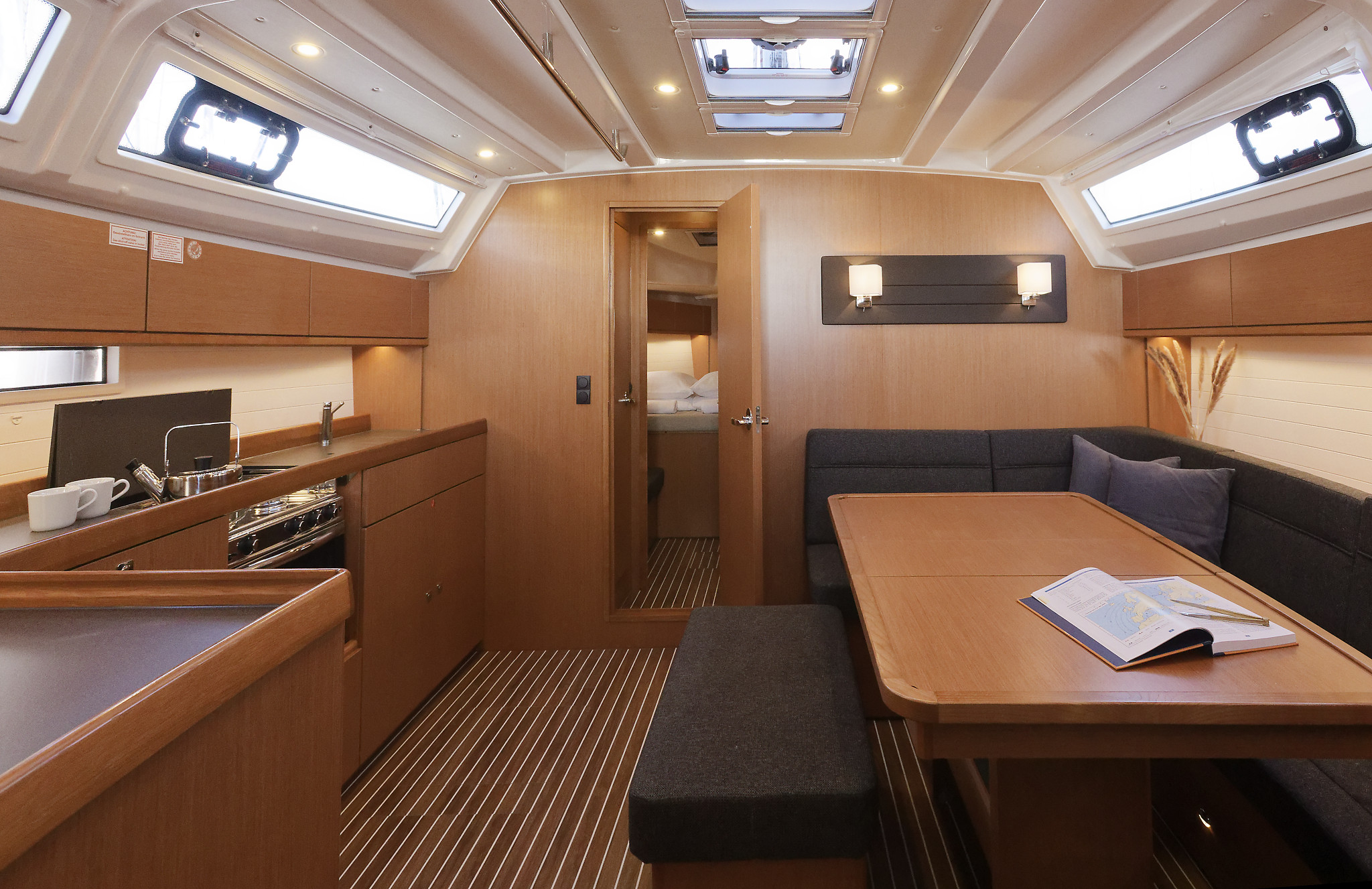 yacht-39328956 image-1