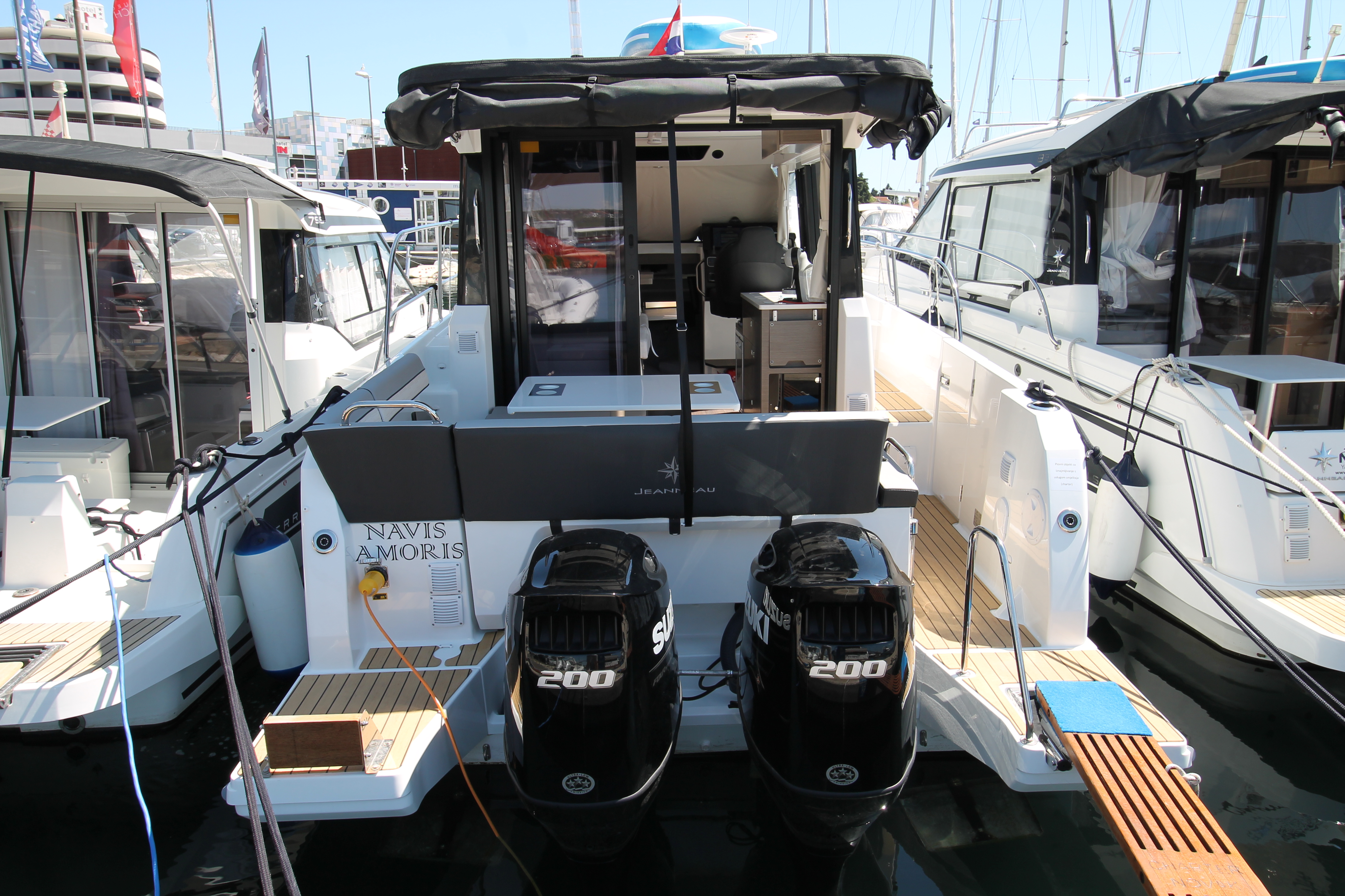 yacht-39391748 image-1