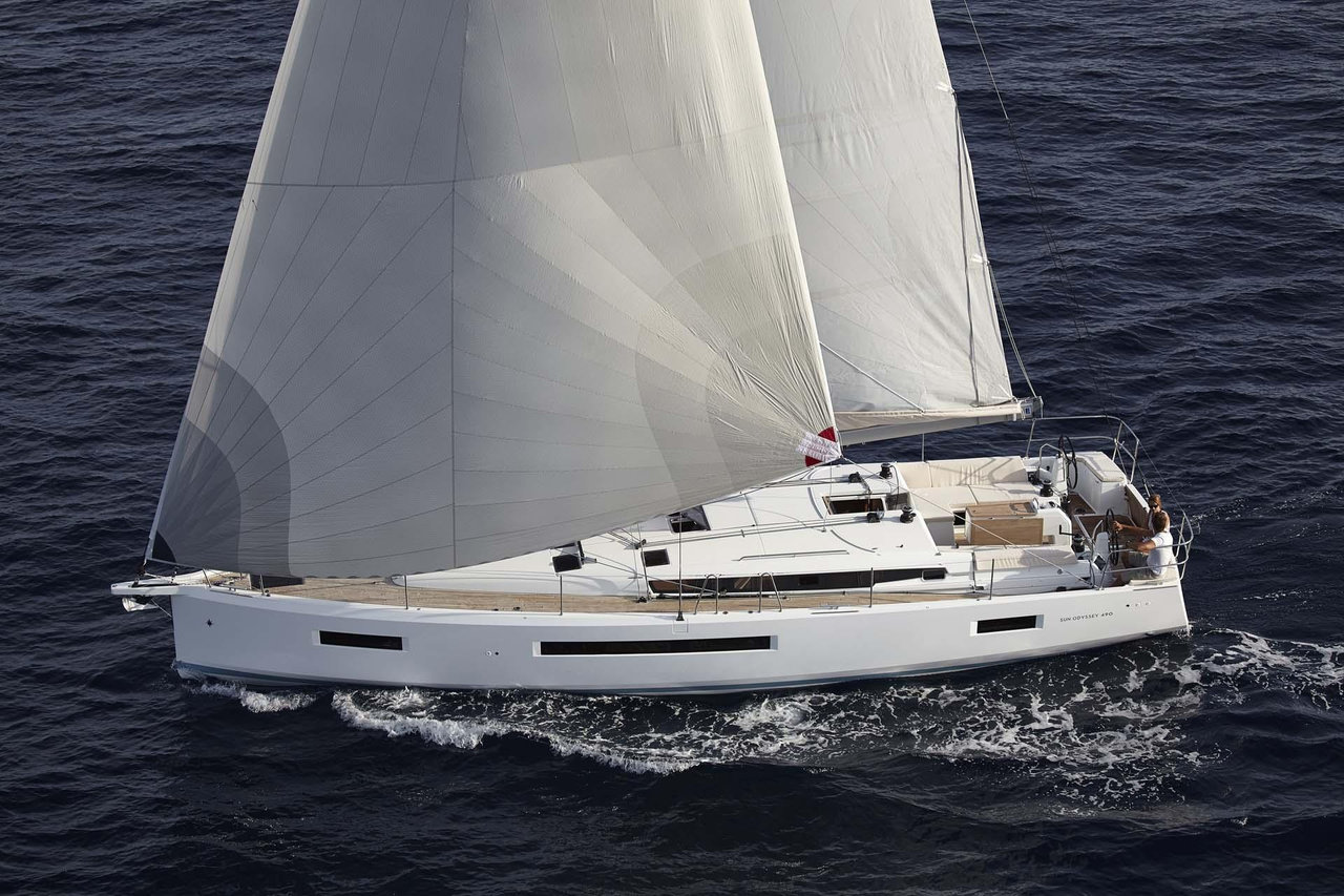 yacht-40112649 image-1