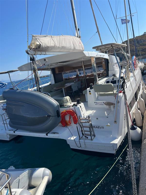 Elegant profile of Filippos III showcasing spacious outdoor seating and sleek hull design.