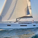 yacht-40192151 image-1