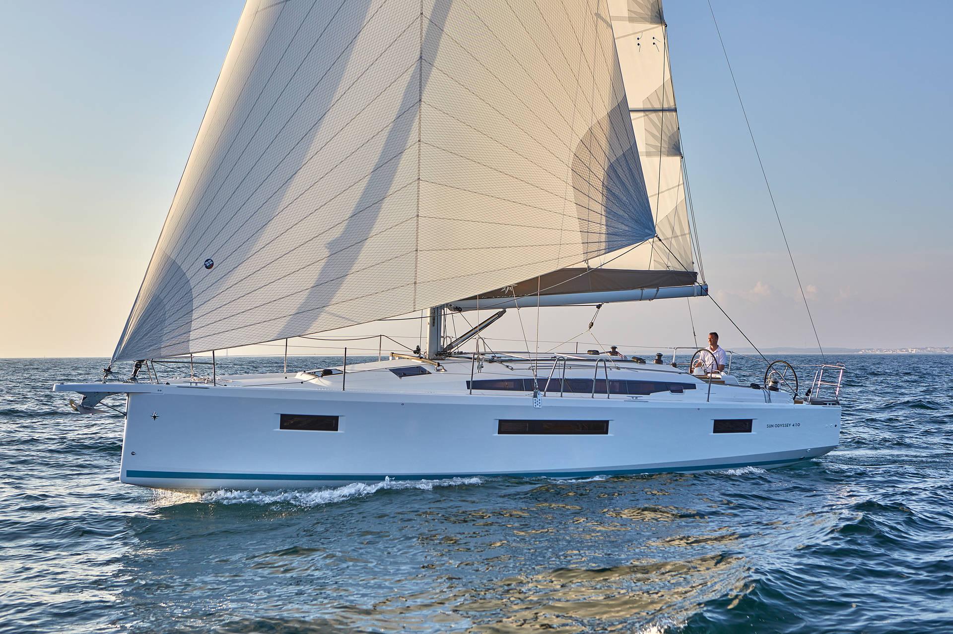yacht-40192151 image-1