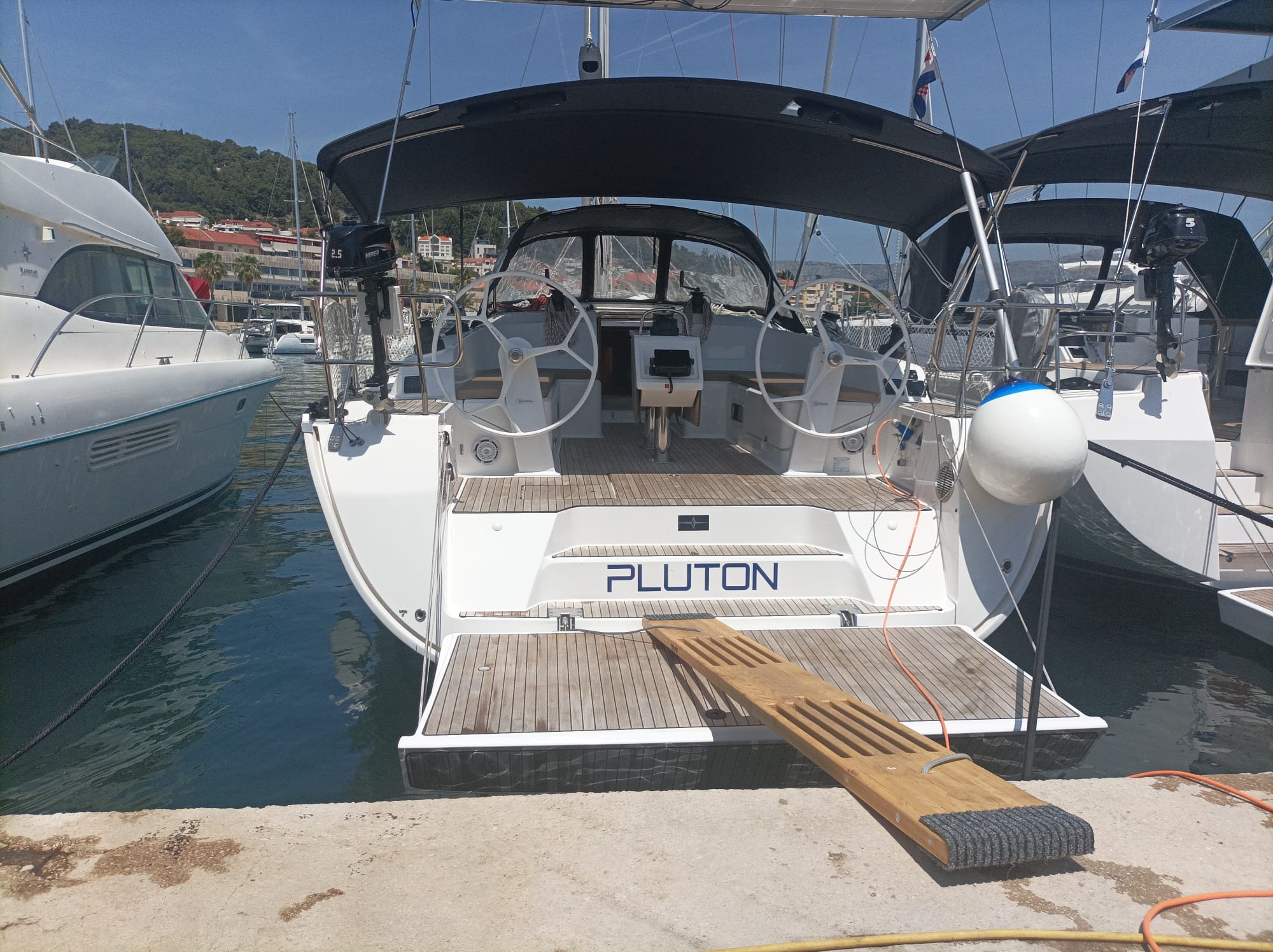 yacht-40263627 image-1