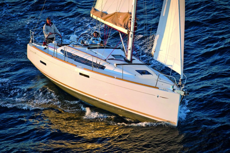 yacht-40305409 image-1