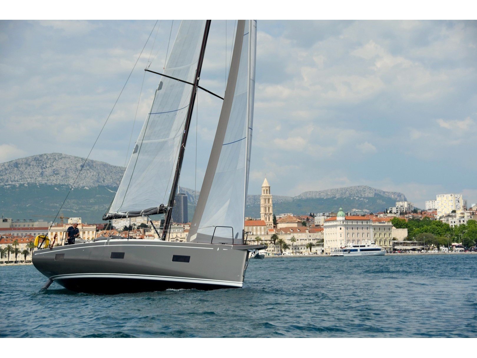 yacht-First 44-image-16