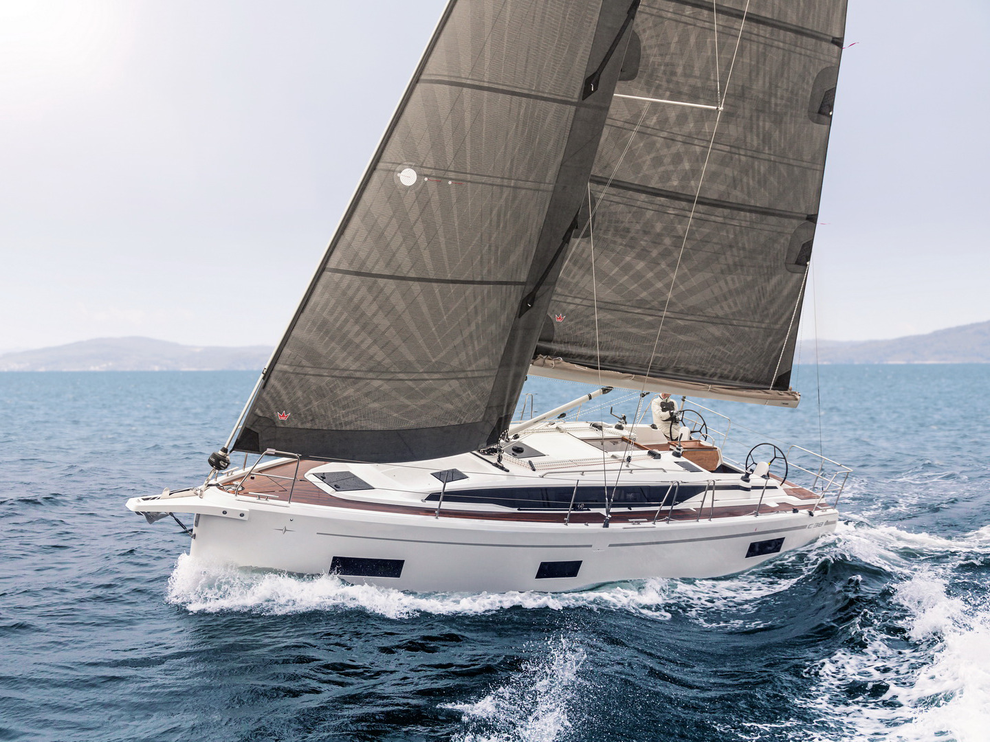 yacht-Bavaria C38-image-1