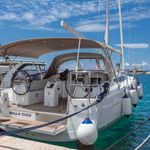 yacht-43173981 image-1