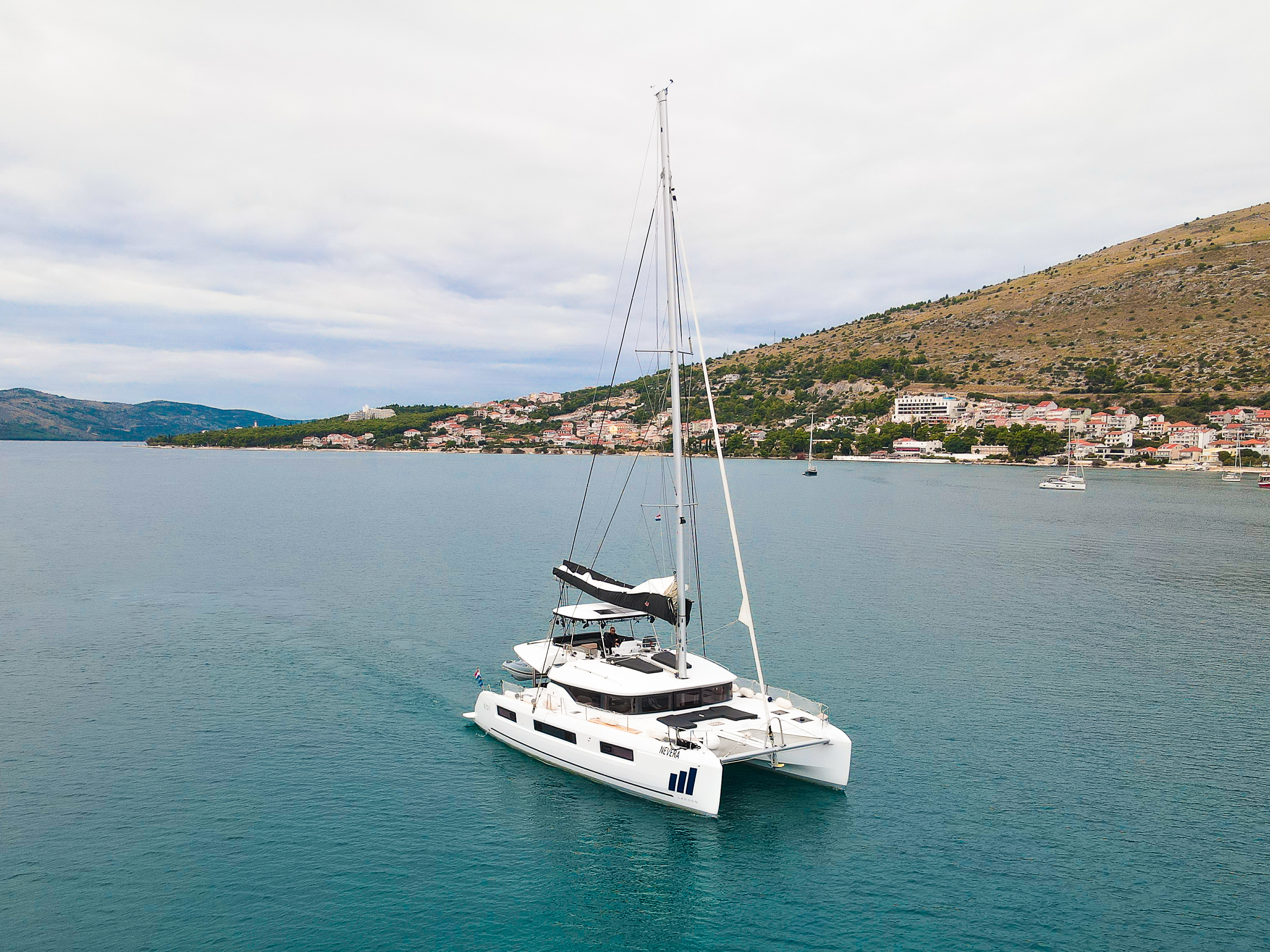 yacht-Lagoon 51-image-1