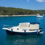 yacht-44524782 image-3