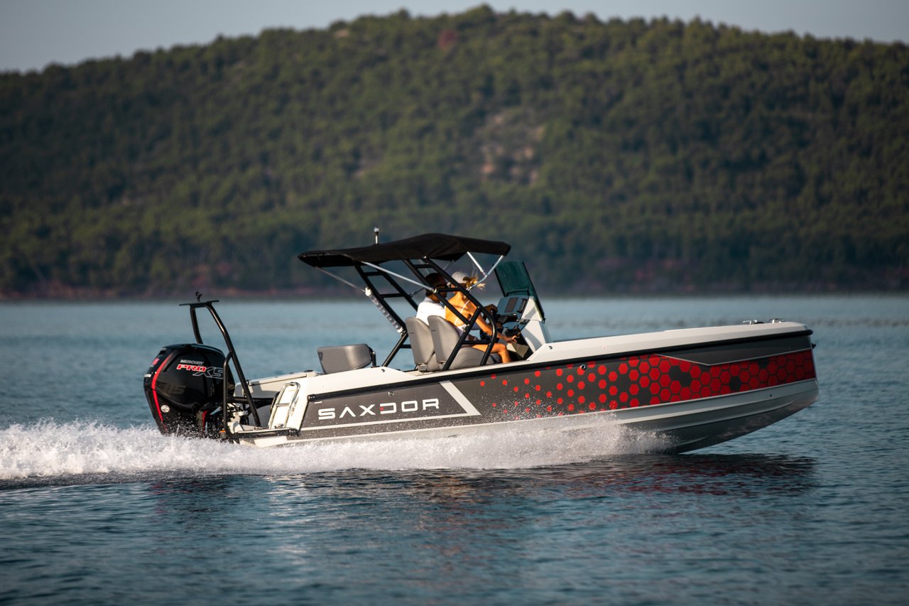 yacht-46455822 image-1